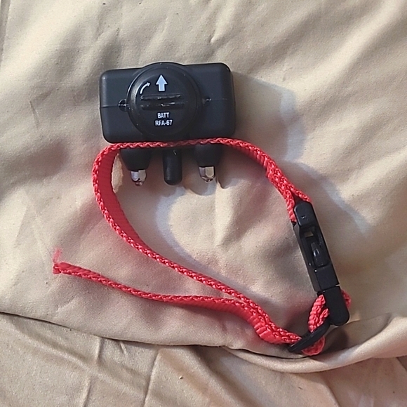 Petsafe Basic Bark Control Collar red & black for small dog with 2 batteries - Picture 4 of 17